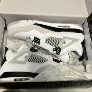Jordan 4 Military black
